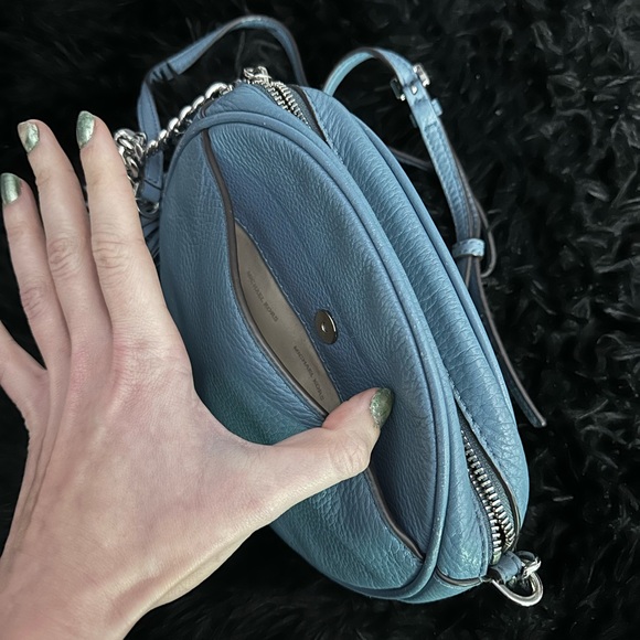 Micheal Kors Blue Leather Purse - Picture 9 of 12
